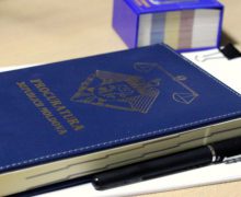 Percheziții într-un caz de șantaj cu zeci de mii de euro. Victimele erau amenințate cu perturbarea activităților pe „Instagram”