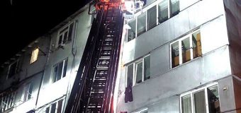 27 de persoane, inclusiv 6 minori, au fost salvate de pompieri în urma unui incendiu produs în sectorul Botanica