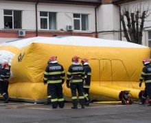 Un tânăr a fost salvat de IGSU după ce s-a aruncat în gol de la etajul 8 al unui bloc de locuit din Durlești