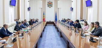 Discuții la Guvern despre evoluțiile de pe piața combustibililor, în contextul războiului din Orientul Mijlociu