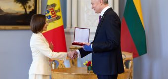 Maia Sandu i-a conferit astăzi „Ordinul Republicii” Președintelui Republicii Lituania