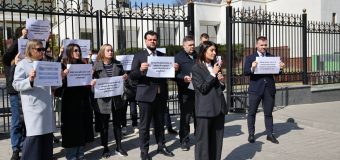 Protest MAN în fața Președinției: „Oamenii nu mai pot plăti prețul inacțiunii”