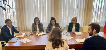 Reforma administrației publice locale, discutată la întrevederea membrilor Comisiei pentru administrație publică și dezvoltare regională cu reprezentanții EPD și CPR Moldova