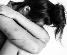 Condamnare la 7 ani de închisoare pentru bărbatul care și-a abuzat sexual fiica vitregă