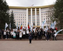 MAN a protestat la Parlament față de criza scumpirilor și atacurile politice asupra APL