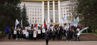 MAN a protestat la Parlament față de criza scumpirilor și atacurile politice asupra APL