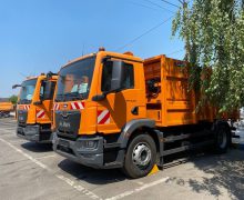 Primele 3 autospeciale din cele 11 pentru Chișinău au ajuns la Regia Autosalubritate