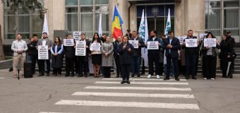 MAN a organizat „Coridorul rușinii” în fața Guvernului
