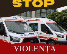 O echipă de asistență medicală a fost amenințată cu un cuțit în timpul unei intervenții