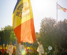 Maia Sandu: De Ziua Drapelului de Stat, ne amintim că dreptul de a arbora tricolorul este un privilegiu câștigat prin curajul și jertfa celor care au luptat pentru demnitate națională