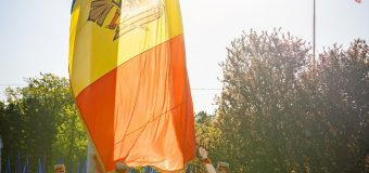 Maia Sandu: De Ziua Drapelului de Stat, ne amintim că dreptul de a arbora tricolorul este un privilegiu câștigat prin curajul și jertfa celor care au luptat pentru demnitate națională