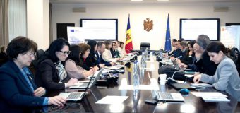 Propuneri pentru eficientizarea activității ministerelor, discutate în cadrul unei mese rotunde