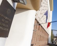 Drapelul Republicii Moldova de la Parlament  a fost coborât în bernă