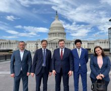 O delegație parlamentară se află la Washington