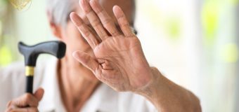 Bunică, agresată de propriul nepot: inculpatul condamnat la închisoare