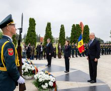 Conducerea țării a depus flori la Complexul memorial „Eternitate”