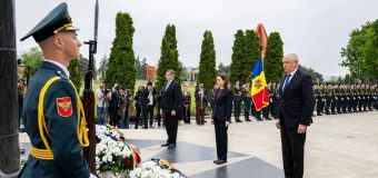 Conducerea țării a depus flori la Complexul memorial „Eternitate”