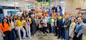 Cupa Orange, mai aproape de oameni. Trofeul competiției a fost expus la sediul Orange Moldova din Zity Mall