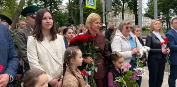 Irina Vlah, la Marșul Victoriei: Mulțumim eroilor care au învins fascismul!