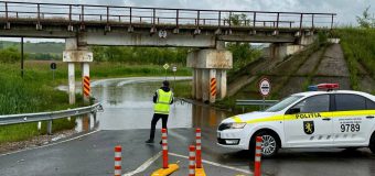 Drumul din zona Podului Negrești din Strășeni – inundat