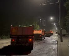 Pe str. Burebista au început lucrările de aplicare a stratului de asfalt