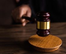 Un bărbat a fost condamnat la 18 ani de închisoare pentru că și-a omorât în bătaie concubina
