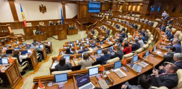 Parlamentul se convoacă în ședință extraordinară