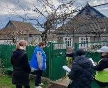 Asistenții sociali comunitari – alături de familiile afectate de inundații