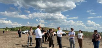 Vizită de lucru pe șantierul unde se desfășoară lucrările de recultivare a gunoiștii temporare din Ciocana