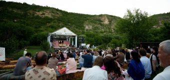 Festivalul „DescOperă” 2026 a debutat la Butuceni cu opera „Bărbierul din Sevilla”