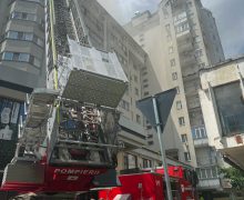 Într-o mansardă a unui bloc de locuit din Capitală a izbucnit un incendiu