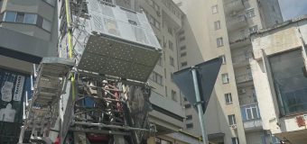 Într-o mansardă a unui bloc de locuit din Capitală a izbucnit un incendiu