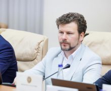 Angajații din educație, care activează în instituții reorganizate, vor beneficia de transport