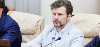Angajații din educație, care activează în instituții reorganizate, vor beneficia de transport