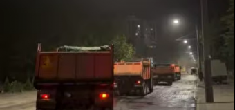 Pe str. Burebista au început lucrările de aplicare a stratului de asfalt