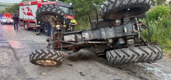 Accident la Orhei. Un automobil a tamponat remorca unui tractor