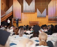 246 de studenți ai Academiei de Muzică, Teatru și Arte Plastice au primit diplomele de absolvire