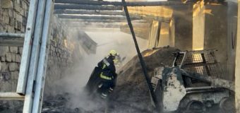 Incendiu la un depozit din Sîngerei. Pompierii au salvat bunuri materiale și animale