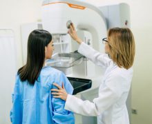 Peste 4 300 de femei au beneficiat în primele șase luni ale anului de servicii de depistare precoce a cancerului mamar