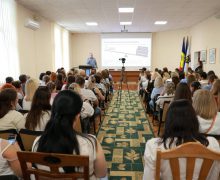 Reforma RESTART discutată cu părinții din instituțiile de învățământ din Chișinău