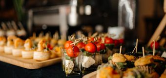 În perioada caniculară, organizarea evenimentelor private trebuie realizată cu maximă responsabilitate pentru prevenirea toxiinfecțiilor alimentare