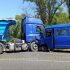 Accident cu implicarea unui autocamion și a unui microbuz de rută