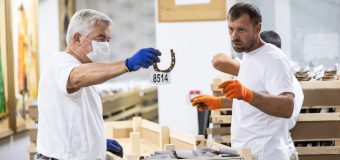 Colecționarul Petru Costin, aproape de al treilea Record Mondial Guinness, cu cea mai mare colecție de potcoave din lume