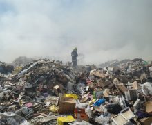 Intervenția pompierilor IGSU pentru lichidarea unui incendiu la gunoiștea din Orhei