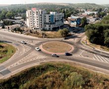 Sens giratoriu la pe drumul spre Bender și Tiraspol intersecție cu cel din Anenii Noi