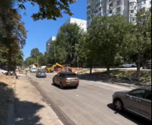 Lucrările de reabilitare a carosabilului de pe str. Florilor din Capitală aproape finalizate
