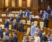 Parlamentul Republicii Moldova a ținut un minut de reculegere în memoria ostașilor căzuți la eliberarea țării de cotropitorii fasciști