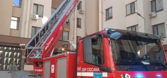 Salvatorii au intervenit pentru deblocarea unei fetițe rămase singure în apartament