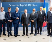 O delegație de senatori din Cehia au avut discuții cu parlamentari moldoveni