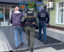 Doi bărbați din Moldova și Armenia, precum și o femeie din Tadjikistan – reținuți pentru organizarea migrației ilegale din Tadjikistan și acordarea actelor ucrainești false